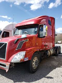 Volvo VNL Salvage Truck