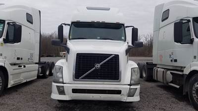 Volvo VNL Salvage Truck