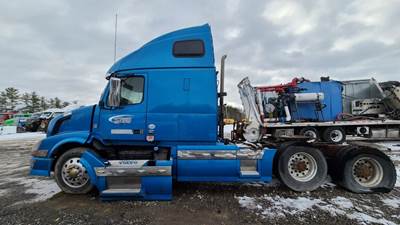 Volvo VNL Salvage Truck