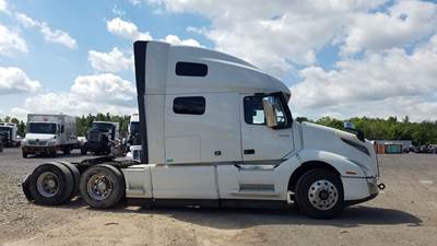 Volvo VNL Salvage Truck
