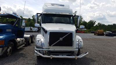 Volvo VNL Salvage Truck