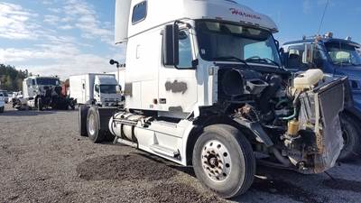 Volvo VNL Salvage Truck