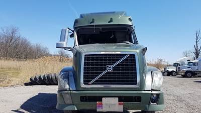 Volvo VNL Salvage Truck