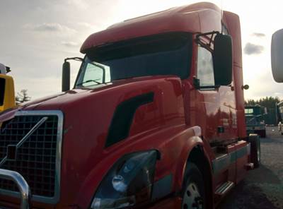 Volvo VNL Salvage Truck