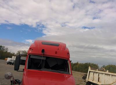 Volvo VNL Salvage Truck