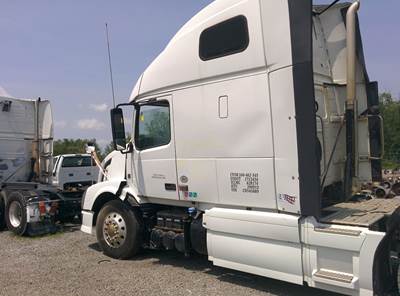 Volvo VNL Salvage Truck