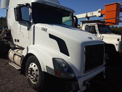 Volvo VNL Salvage Truck