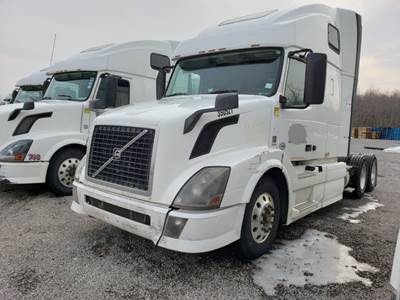 Volvo VNL Salvage Truck