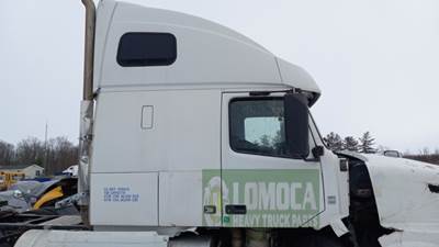 Volvo VNL Salvage Truck