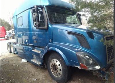 Volvo VNL Salvage Truck