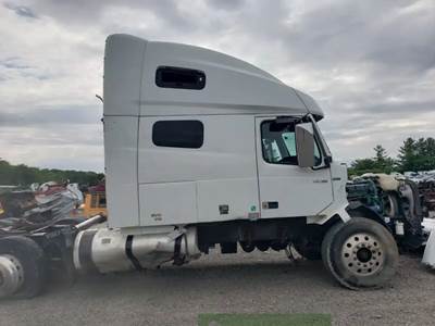 Volvo VNL Salvage Truck