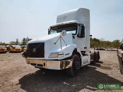 Volvo VNL Salvage Truck