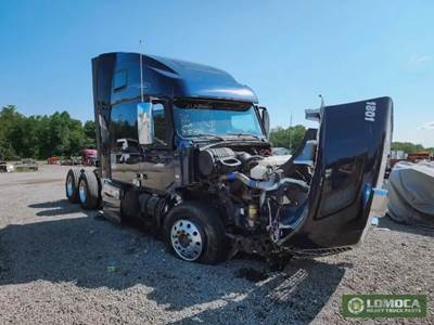 Volvo VNL Salvage Truck
