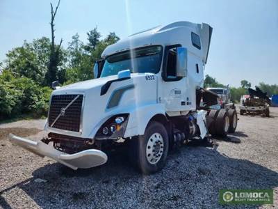 Volvo VNL Salvage Truck