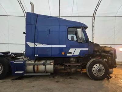 Volvo VNL Salvage Truck