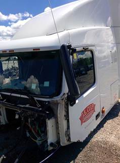 Volvo VNL670 Salvage Truck