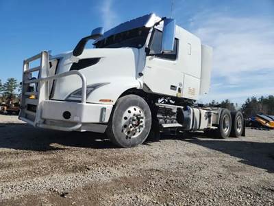 Volvo VNR64T Salvage Truck