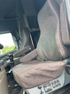 Freightliner Cascadia 125 Left Seat