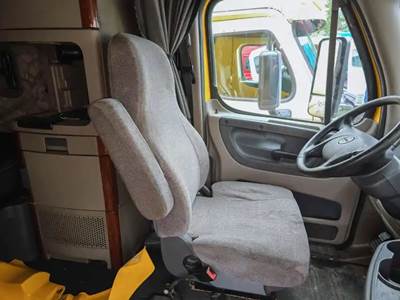 Freightliner Cascadia 125 Left Seat