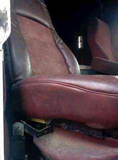 Freightliner FLD120 Classic Right Seat for a 2004 Freightliner Classic 120