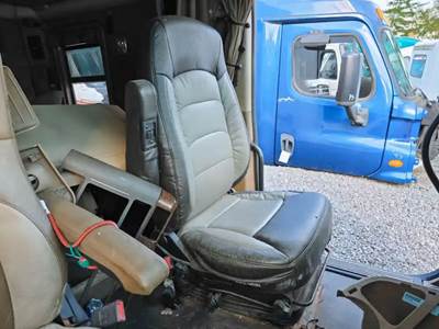 Kenworth T680 Left Seat