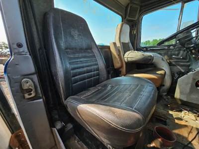 Mack RB688S Right Seat