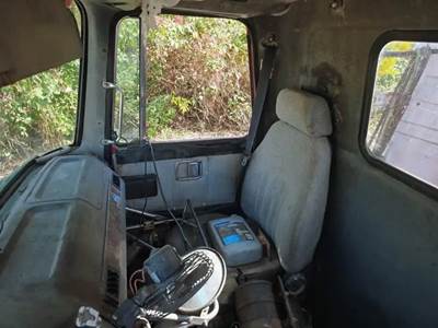 Volvo AUTOCAR ACL64 Right Seat