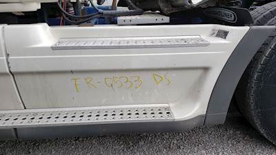 Freightliner Cascadia 125 Left Fairing