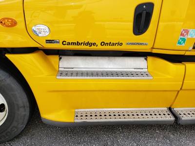 Freightliner Cascadia 125 Left Fairing