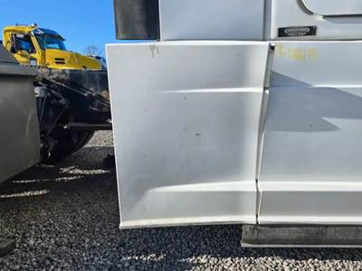 Freightliner Cascadia 126 Right Fairing