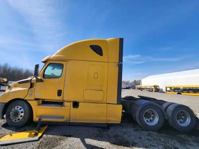 Freightliner Cascadia 126 Left Fairing