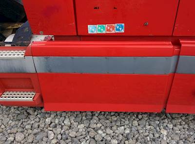 Volvo VNL Right Fairing