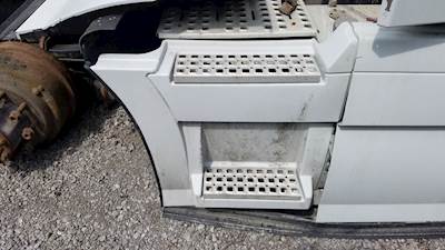 Volvo VNL Right Fairing