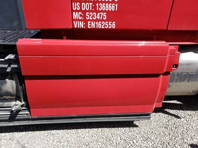 Volvo VNL Right Fairing