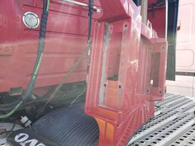 Volvo VNL Right Fairing