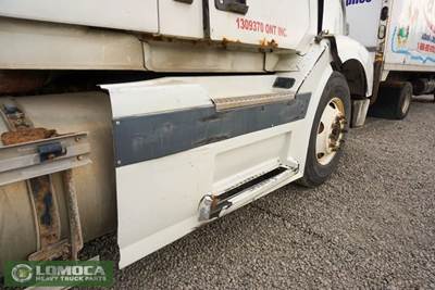 Volvo VNL Right Fairing