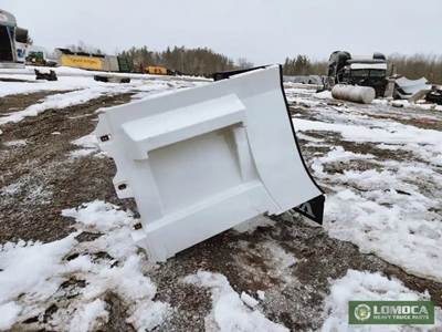 Volvo VNL Right Fairing