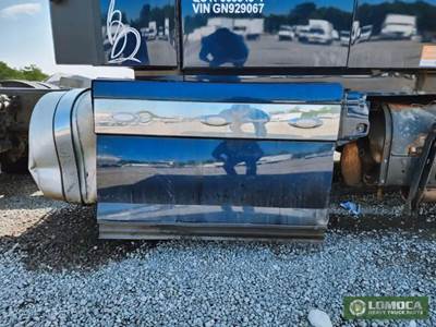 Volvo VNL Right Fairing