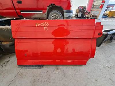 Volvo VNL Right Fairing