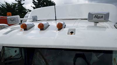 Mack Vision CXN613 Side Marker Lamp for a 2007 Mack CXN613