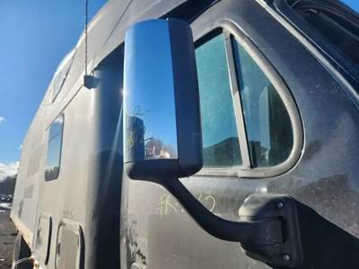 Freightliner Cascadia 113 Side View Mirror