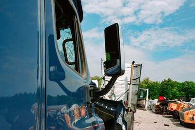 Freightliner Cascadia 125 Right Side View Mirror