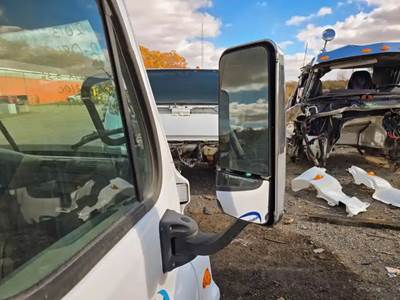 Freightliner Cascadia 125 Right Side View Mirror