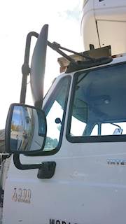 International DuraStar 4300 Left Side View Mirror for a 2006 International 4300 Durastar