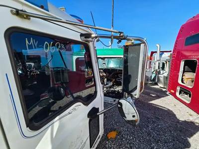 Mack Vision CXN613 Right Side View Mirror for a 2007 Mack CXN613