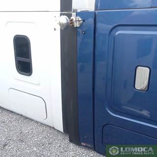 Freightliner Cascadia 125 Right Sleeper Fairing