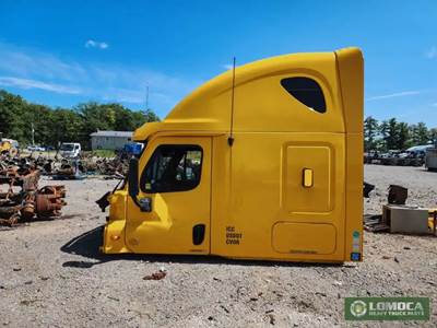 Freightliner Cascadia 125 Left Sleeper Fairing