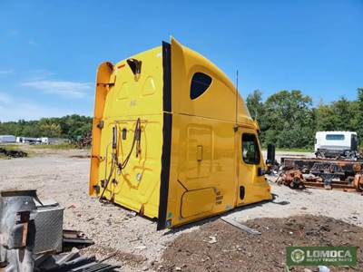 Freightliner Cascadia 125 Right Sleeper Fairing