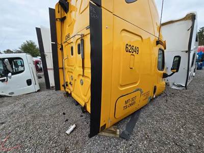 Freightliner Cascadia 125 Right Sleeper Fairing