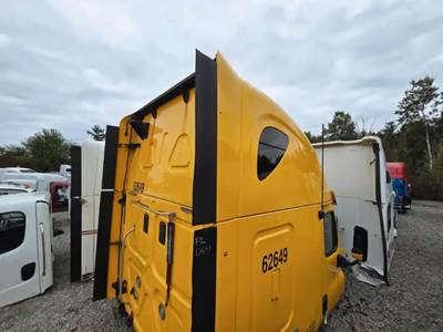 Freightliner Cascadia 125 Right Sleeper Fairing